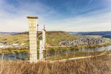 Moselle vall üzerinden yüksek Moselle Köprüsü inşaat yan görünüm