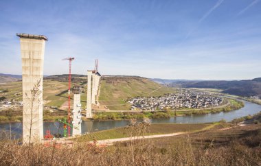 Moselle vall üzerinden yüksek Moselle Köprüsü inşaat yan görünüm