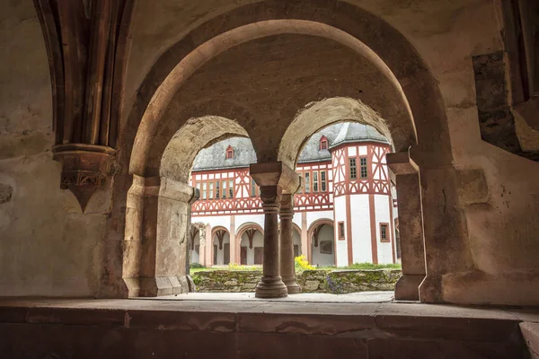 Částečný pohled ambitu kláštera Eberbach Eltville am Rhei — Stock fotografie