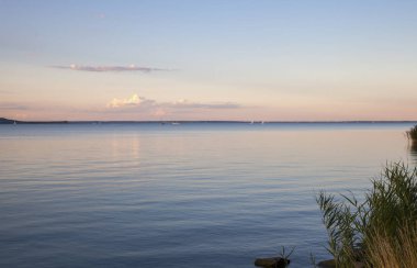 Balaton Gölü günbatımı Ungary seyahat, sakin akşam manzarası 