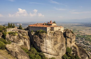 Yunanistan Kalambaka Meteora manastırları manzara 