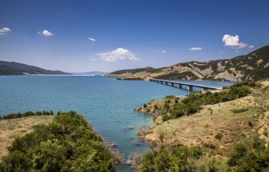 Su Reservoire Gölü Landscaoe bölge Gramsh Albanien 