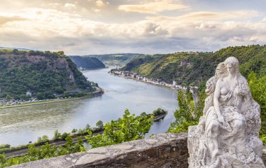 Loreley şekil ve Rhine Vadisi manzara sankt Goarshausen Ger