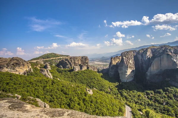 Yunanistan Kalambaka Meteora manastırları manzara 