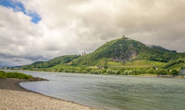 Ren ve Koenigswinter Almanya'da Drachenfels manzara 