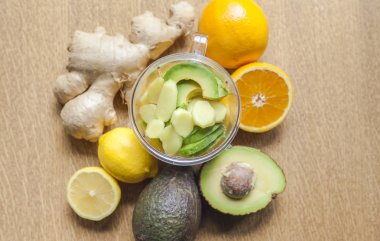 zencefil-avokado Sağlıklı Smoothies güç - iç vurdu  