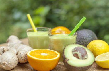 zencefil-avokado Sağlıklı Smoothies güç - iç vurdu  