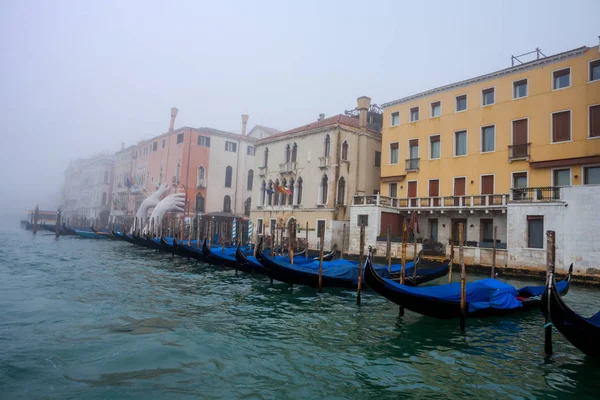 Venezia canal grande in the morning mist Travel Italy — Stock Photo, Image