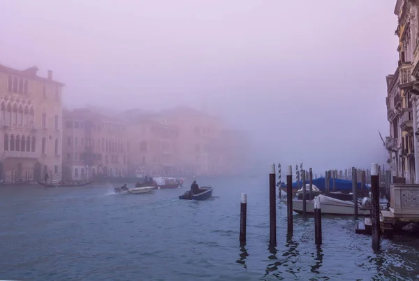 Venezia canal grande in the morning mist venice Italy  Lagoon Ci — Stock Photo, Image