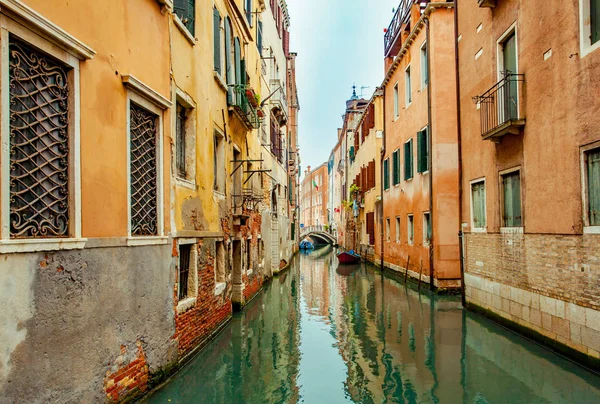 Venezia small canal lagoon City in winter Travel europe Italy — Stock Photo, Image