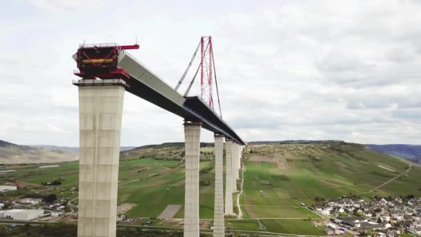 Κηφήνας Εναέρια Βίντεο Από Γέφυρα Υψηλής Moselle Εργοτάξιο Στην Κοιλάδα — Αρχείο Βίντεο