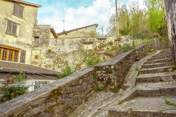 Saint-Nazaire-en-Royans a small French town in the Auvergne-Rhô — Stock Photo, Image