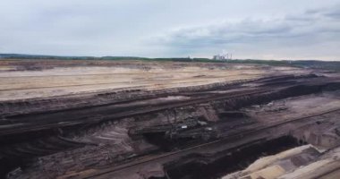 Kömür madeni ve güç istasyonu manzara havadan video