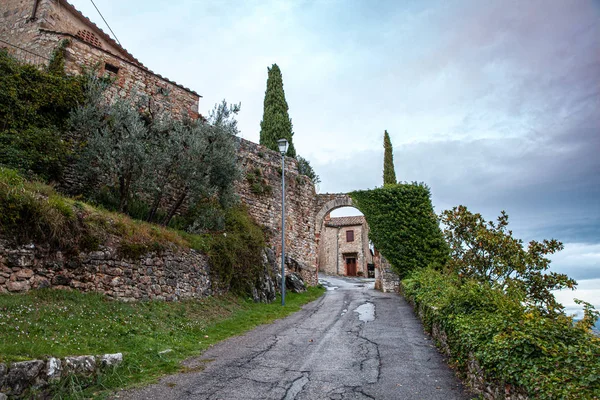 トスカーナ中世の村ロッカ・ドルチャ・トスカーナイタリア — ストック写真