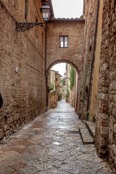 Volterra città medievale Case pittoresche Vicolo in Toscana Ital — Foto Stock