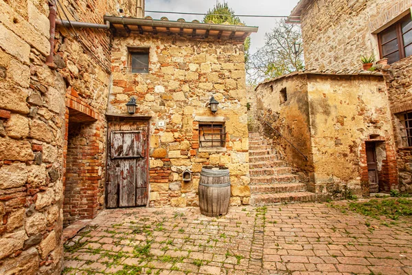 Toskanisches mittelalterliches Dorf monticchiello toskana italien — Stockfoto