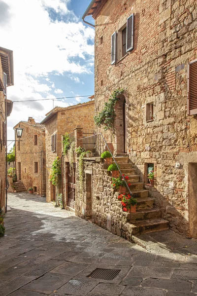 Toskanisches mittelalterliches Dorf monticchiello toskana italien — Stockfoto