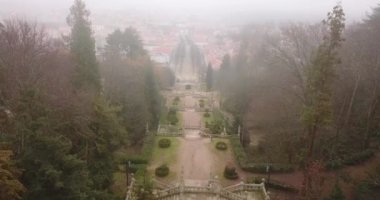 Nossa Senhora dos Remdios Lamego Portekiz Sığınağı 'nın Park ve Barok merdivenleri.