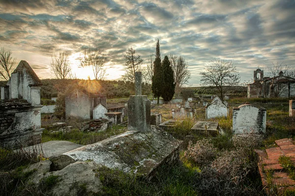 Abandoned church ruin and cemetery overgrown landscape — Stock Photo, Image