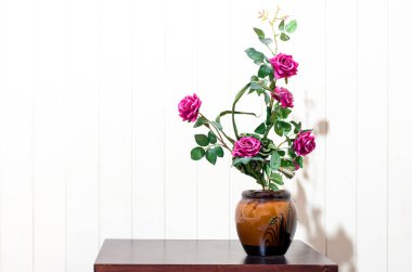 yapay gül buket çiçek vazo WHI ahşap tablo