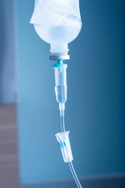 hasta ve hastane içinde infüzyon pompa için serum fizyolojik IV damla