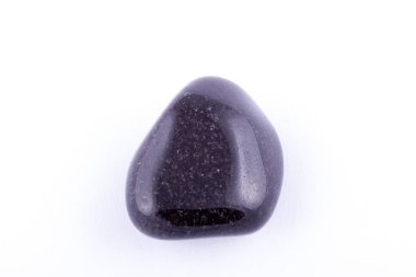 Makro mineral taş beyaz arka plan karşı onyx siyah