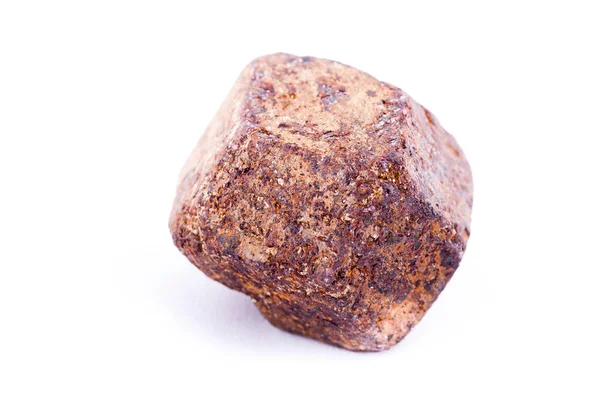 宏石矿物石榴石白色背景 — 图库照片