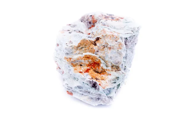 Makro-Mineralstein Kupfer auf weißem Hintergrund — Stockfoto