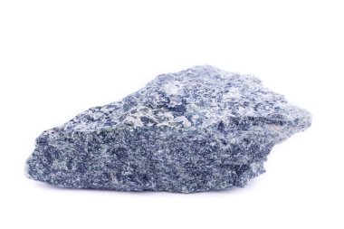 Beyaz arka plan üzerinde makro mineral taş Dumortierite