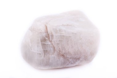 Makro mineral taş ay taşını beyaz arka plan üzerinde izole.