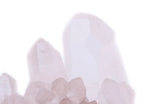 Makro-Mineralstein Bergkristall (Strass) auf weißem Untergrund — Stockfoto
