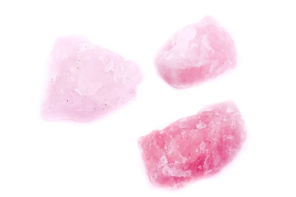 Pedra mineral macro Quartzo rosa sobre um fundo branco — Fotografia de Stock