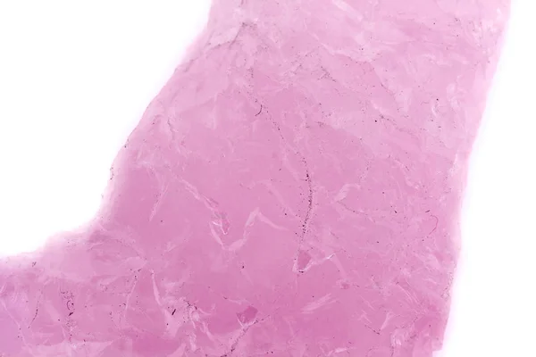 Beyaz bir arka plan üzerinde makro mineral taş Pembe Kuvars — Stok fotoğraf