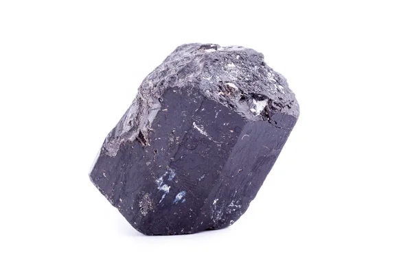 Schorl de piedra mineral macro sobre un fondo blanco —  Fotos de Stock