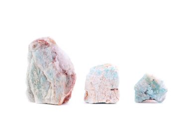 Makro mineral taş Amazonite beyaz arka plan üzerinde