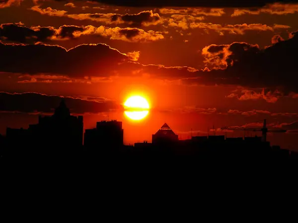 Autumn red sunset with a purple sky — Stock Photo, Image