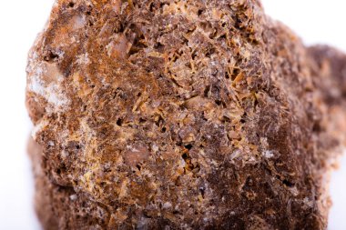 Makro mineral taş wulfenite beyaz bir arka plan üzerinde