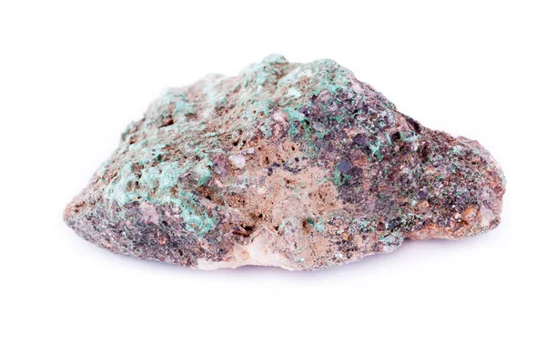 Piedra macro mineral malaquita sobre un fondo blanco — Foto de Stock
