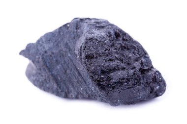 Makro mineral taş schorl beyaz bir arka plan üzerinde