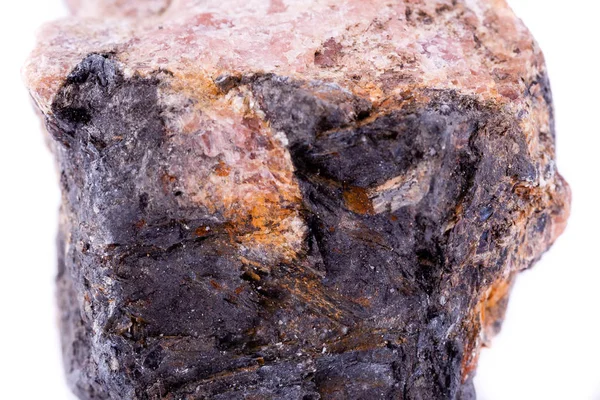 Macro mineral andalusite pedra sobre um fundo branco — Fotografia de Stock