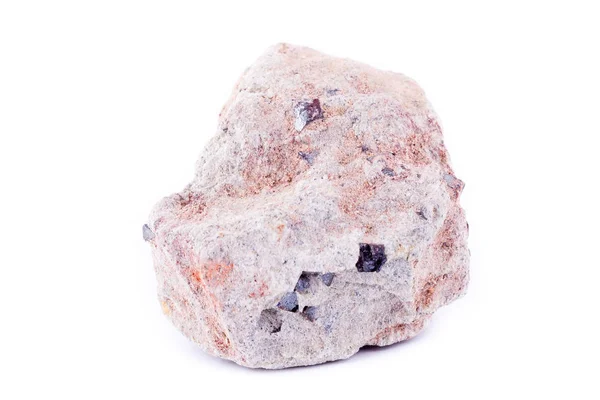 Macro pierre minérale magnétite sur fond blanc — Photo