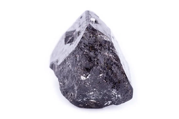 Schorl de piedra mineral macro sobre un fondo blanco — Foto de Stock