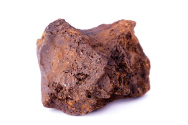 Beyaz bir arka plan üzerinde makro mineral siderite taş