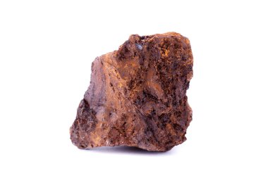 Beyaz bir arka plan üzerinde makro mineral siderite taş