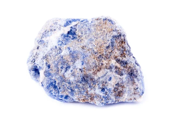 Macro minerale sodalite pietra su sfondo bianco — Foto Stock