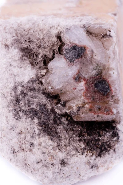Macro pedra mineral phlogopite sobre um fundo branco — Fotografia de Stock