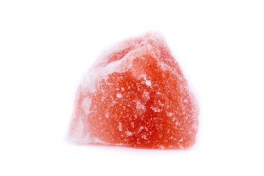 Beyaz bir arka plan üzerinde makro mineral tuz taş topaz