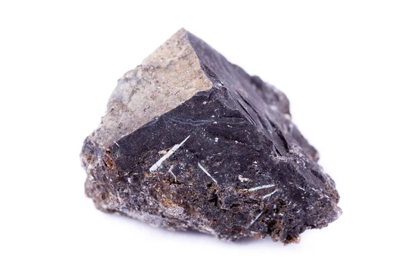 De minerale ilmeniet stenen macro op een witte achtergrond — Stockfoto