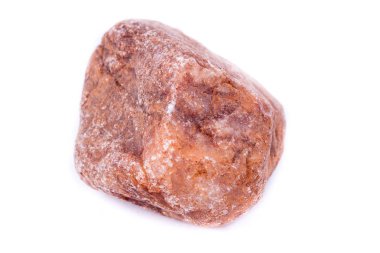 Makro lâl taşı taş beyaz bir arka plan üzerinde