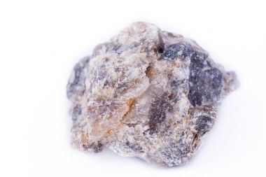 Makro plaka taş beyaz bir arka plan üzerinde